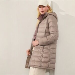 NWT Athleta Zaire Puffer Parka in Color Feather Medium